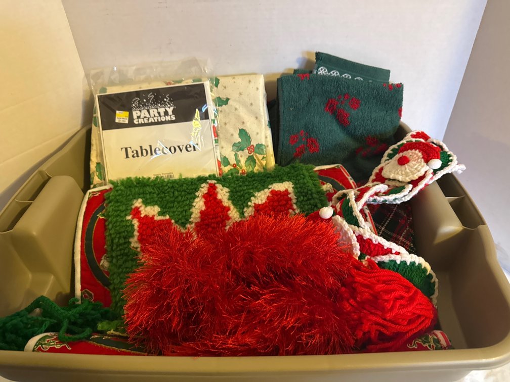 Holiday Decorations, Towels, Placemats, Tablecloths