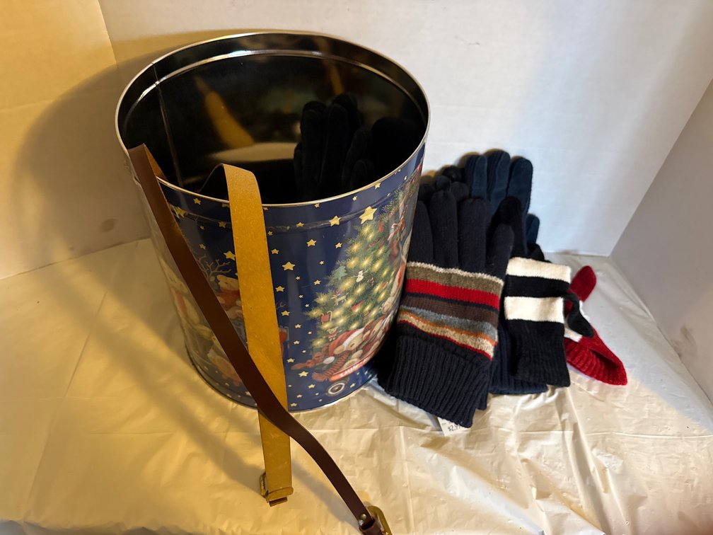 Tin with Gloves, Belts-Womens