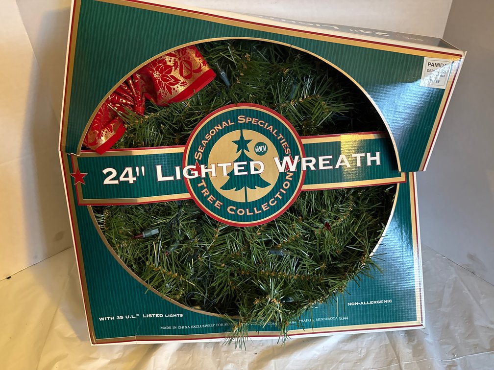 24” Lighted Wreath