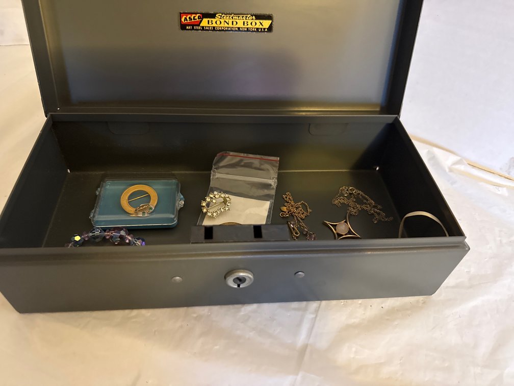 Metal Case With Jewery