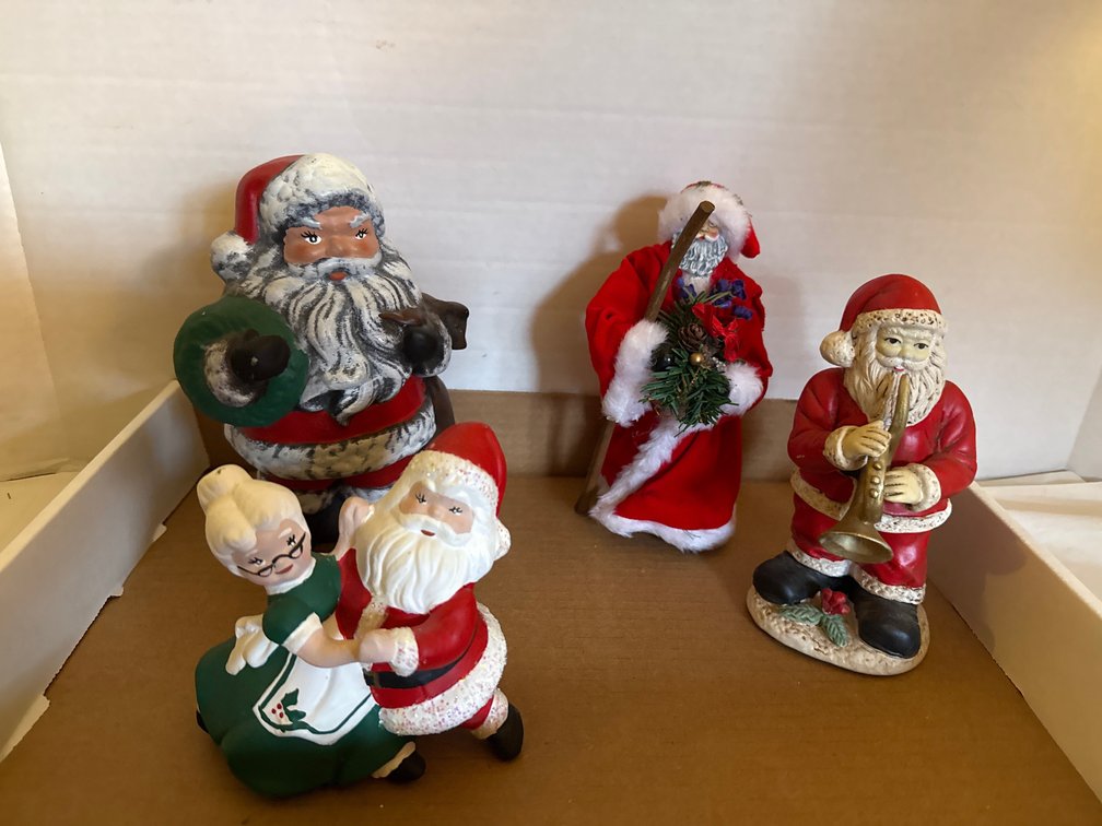 4 Santa Figurines