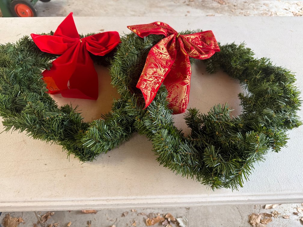 18” Wreaths with Bows