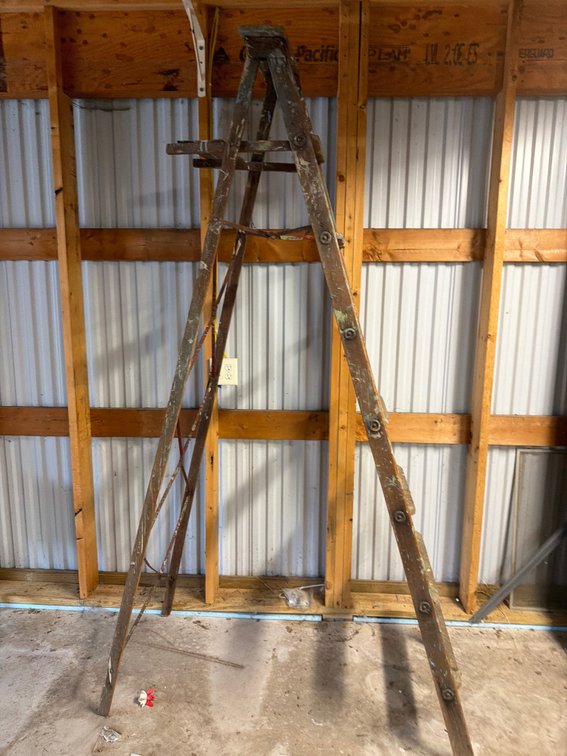 8’ Wooden Step Ladder
