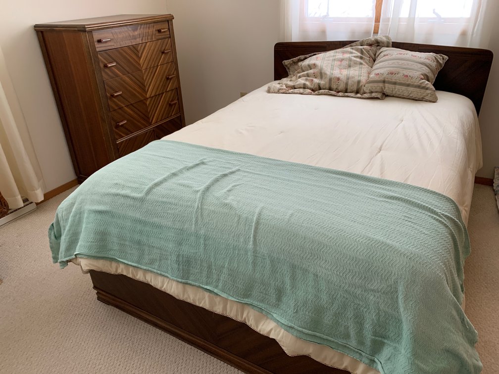 Vintage Full Size 4 Piece Bedroom Set With Bedding