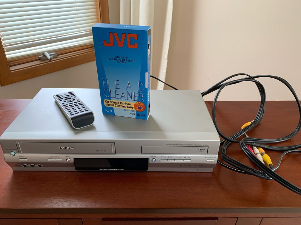 Toshiba VHS/DVD Player with Remote