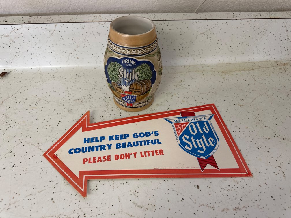 Old Style Sign, Stein