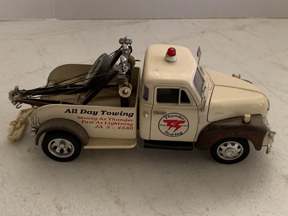 Die Cast 1953 Chevy Wrecker 1/24 Scale