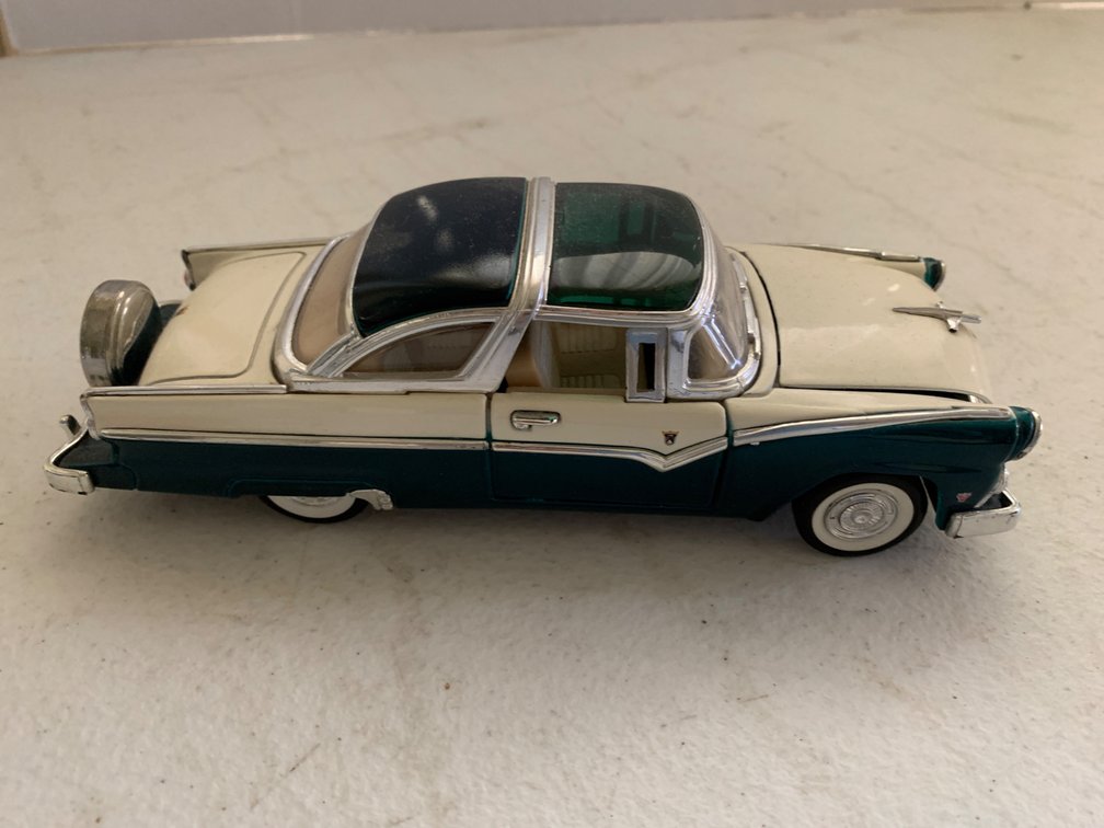 Die Cast 1955 Crown Victoria 1/24 Scale