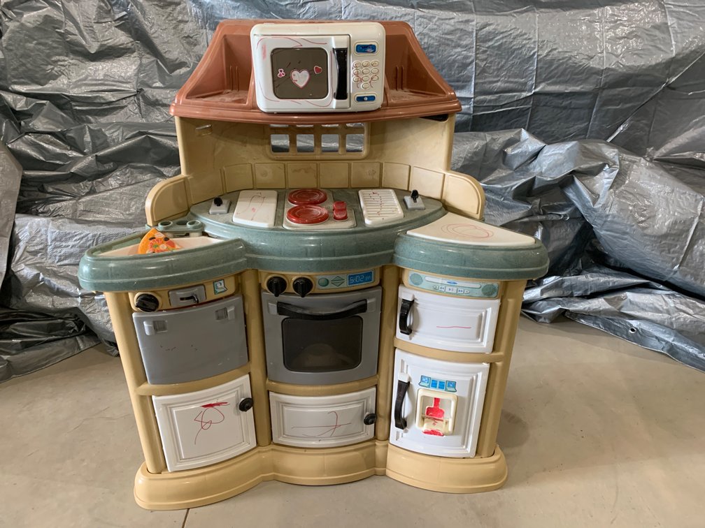 Children's Play Kitchen