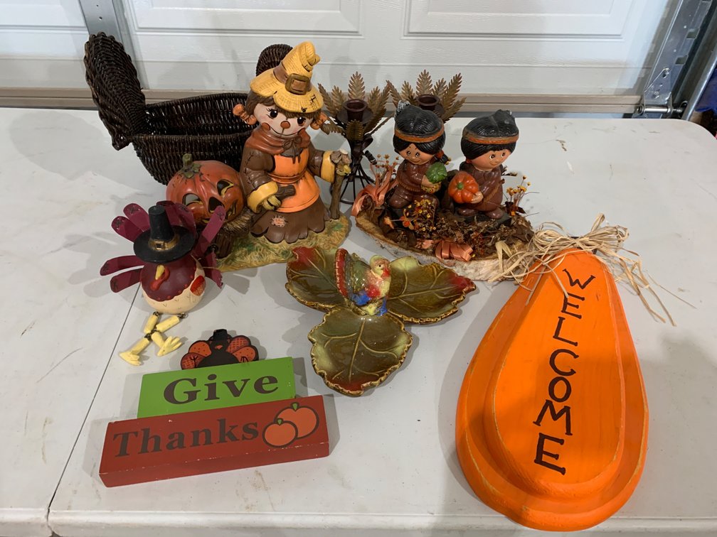 Thanksgiving & Halloween Decor