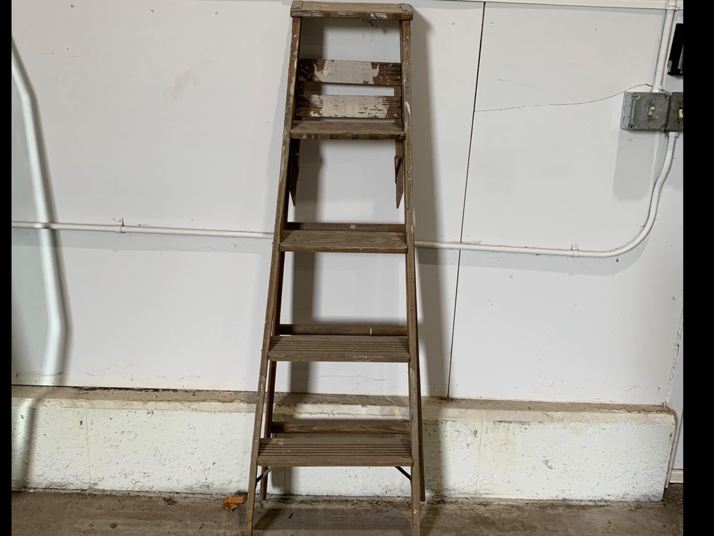 5’ Wood Ladder