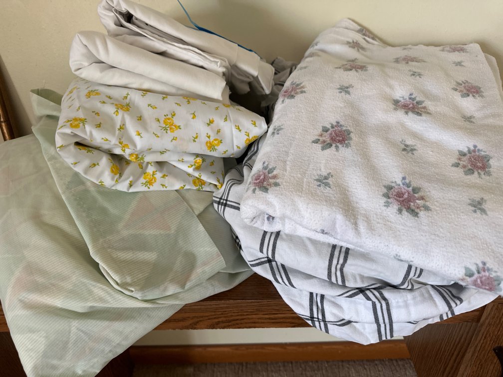 Queen Sheet Sets, Pillows, Blanket