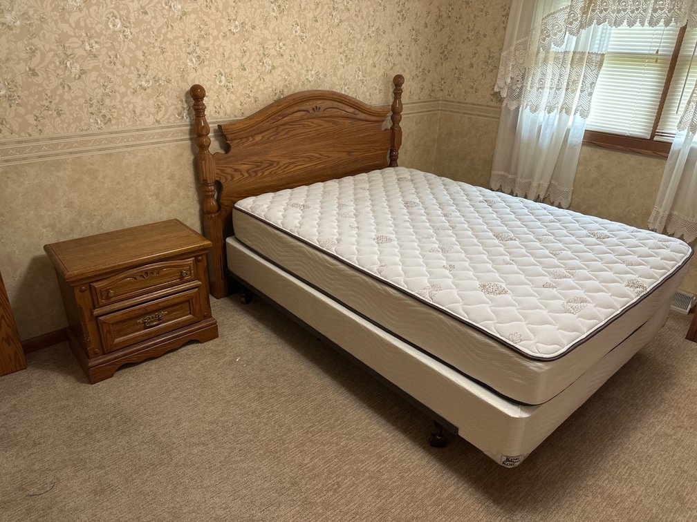 Queen Bedroom Set, 2 Dressers, Mirror, Night Stand, Mattress, Box Spring, Frame