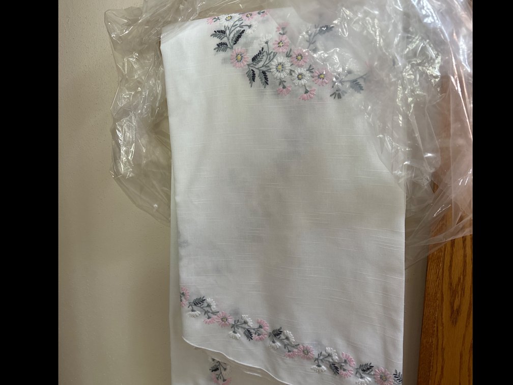 Embroidered Oval Table Cloth, Napkins