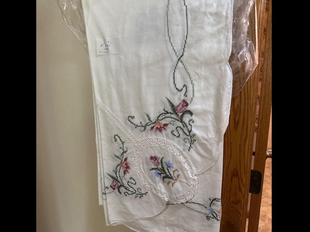 Embroidered Oval Table Cloth and Napkins