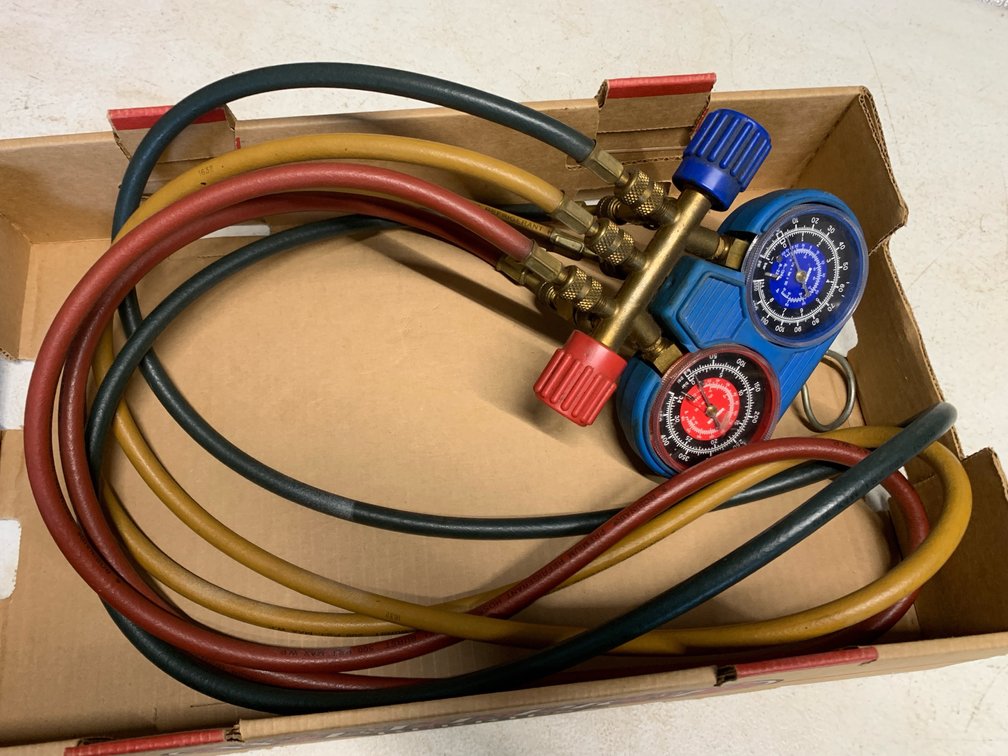 Manifold Gauge