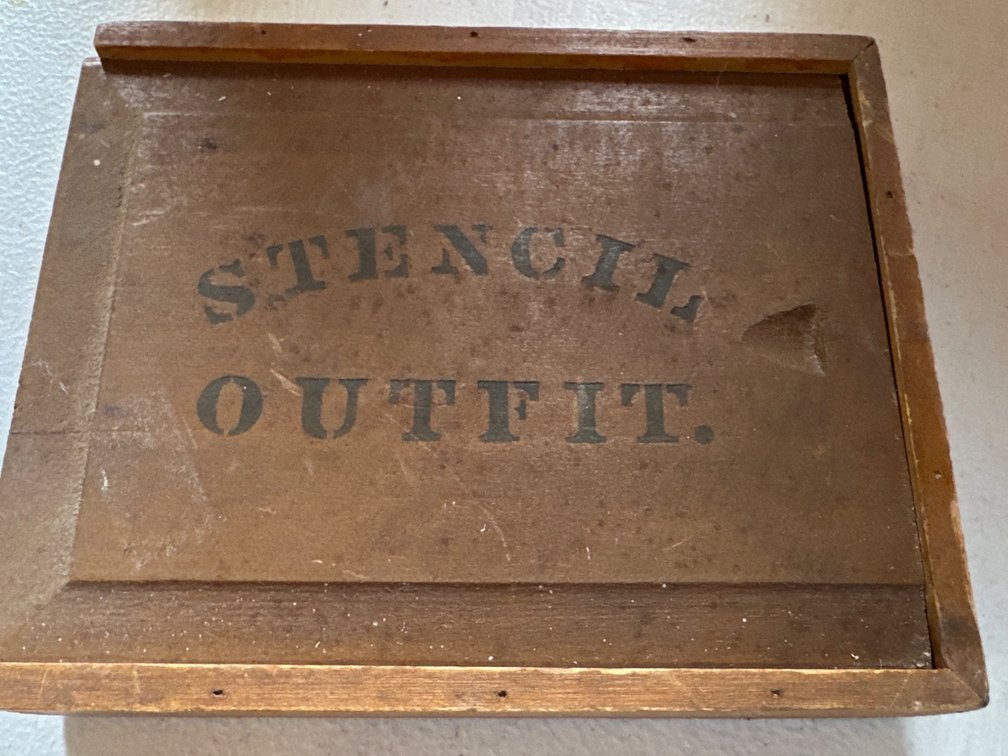 Stencil Outfit