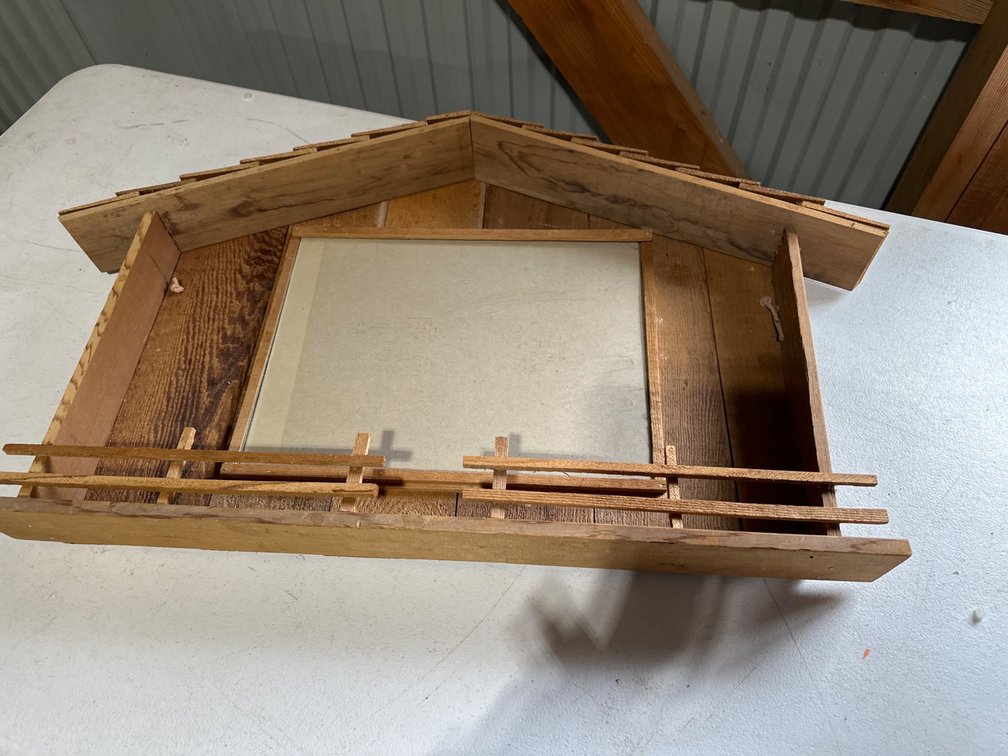 Primitive 8x10 Picture Holder