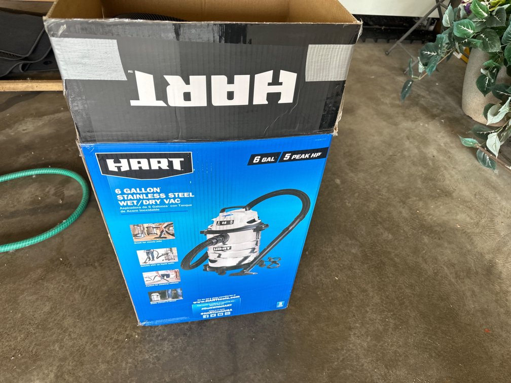 6 Gallon Hart Stainless Steel Wet/Dry Vac