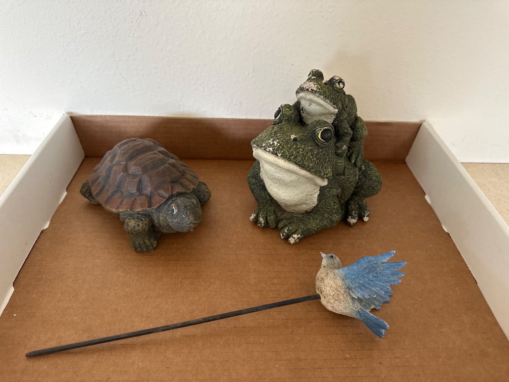 Small Lawn and Garden Statues