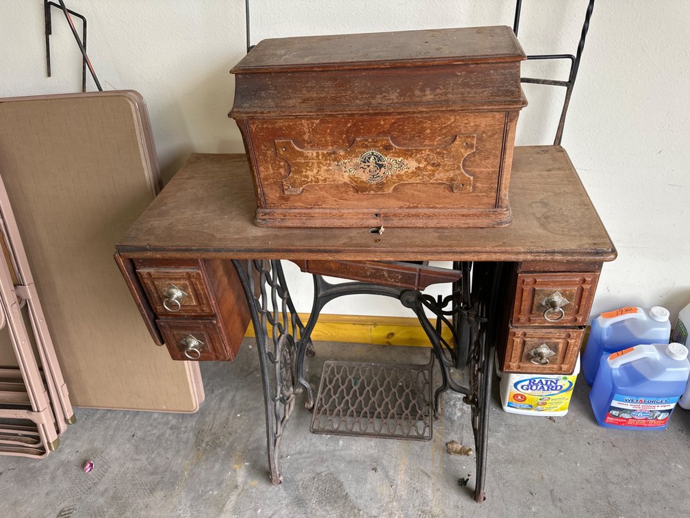 Old Sewing Machine, Metal Base