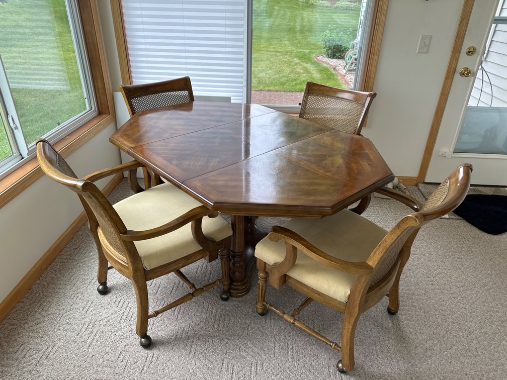 Dining Table with 4 Chairs on Wheels