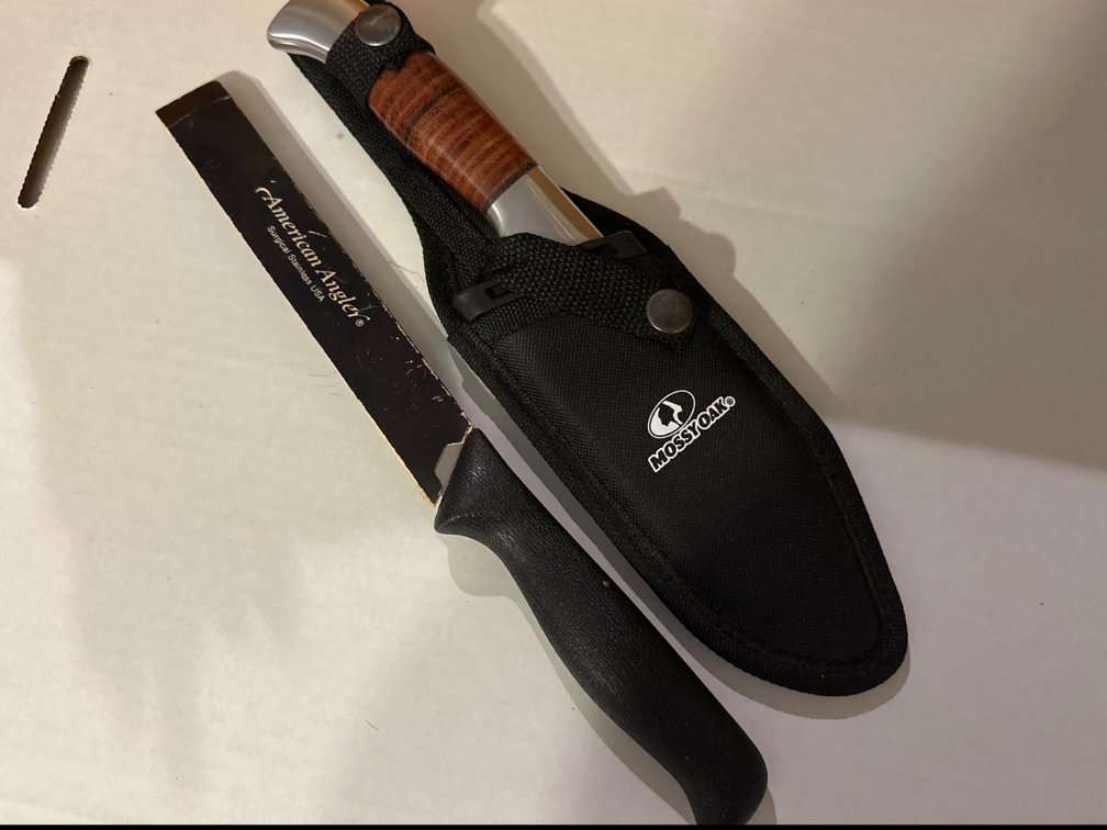 Mossy Oak and American Angler Knife