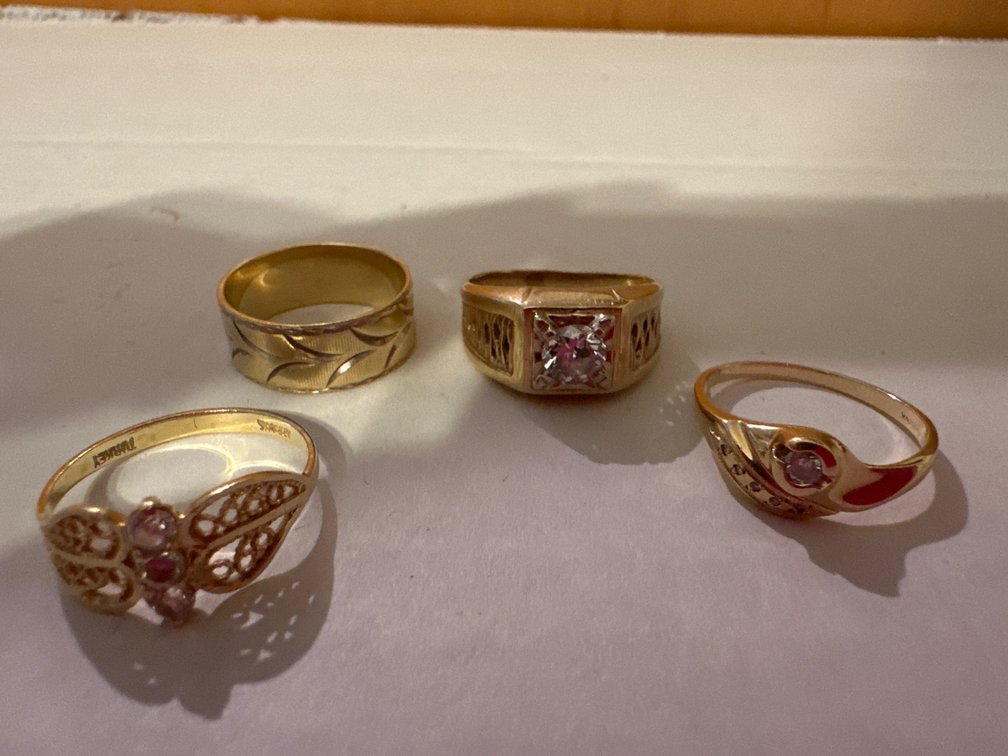 4 Gold Rings-1 with Markings