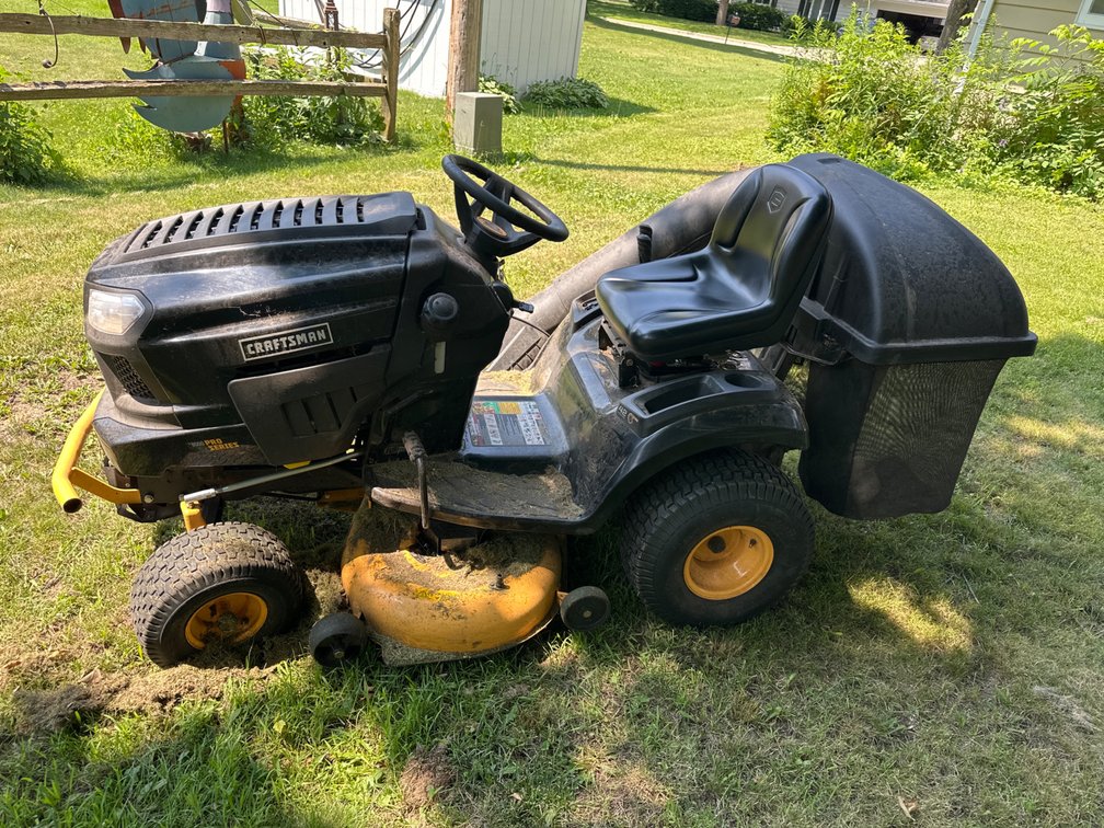Craftsman 8000 Pro Series Riding Lawn Mower, Bagger