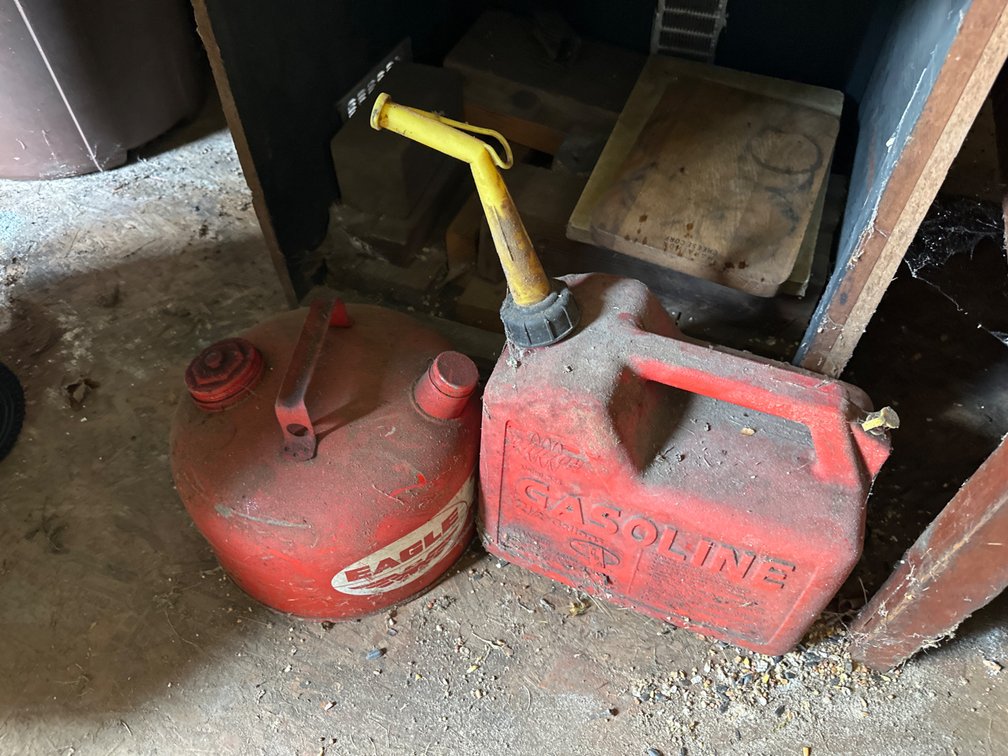 Metal Gas Can, 2.5 Gallon Red 