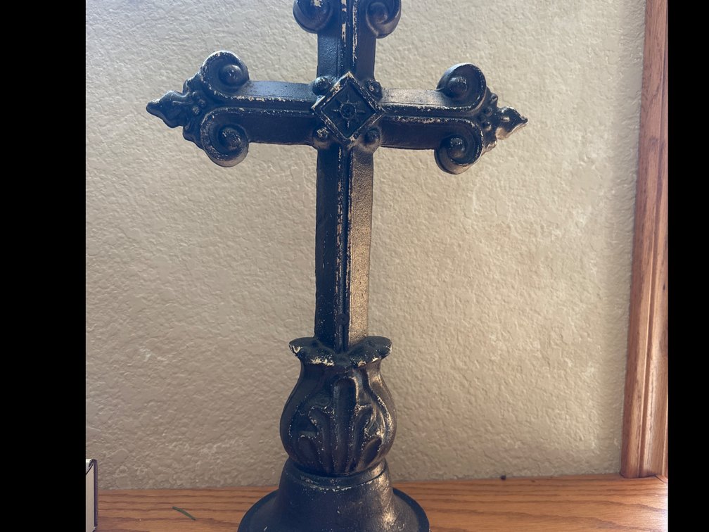 19” Metal Cross Decoration
