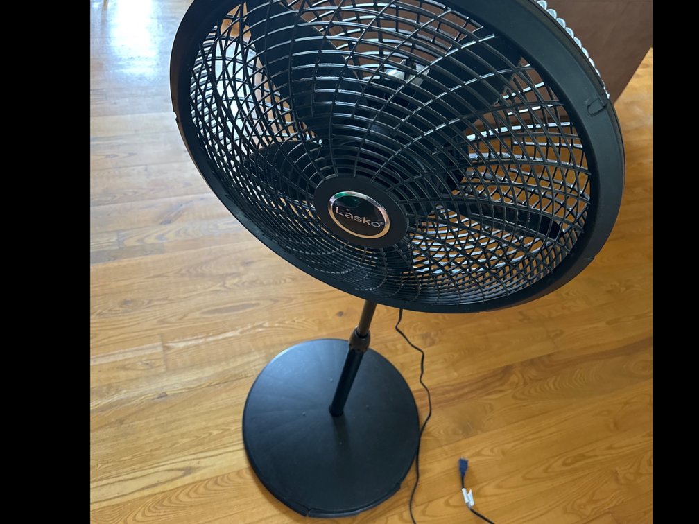 Floor Fan-Base has a crack