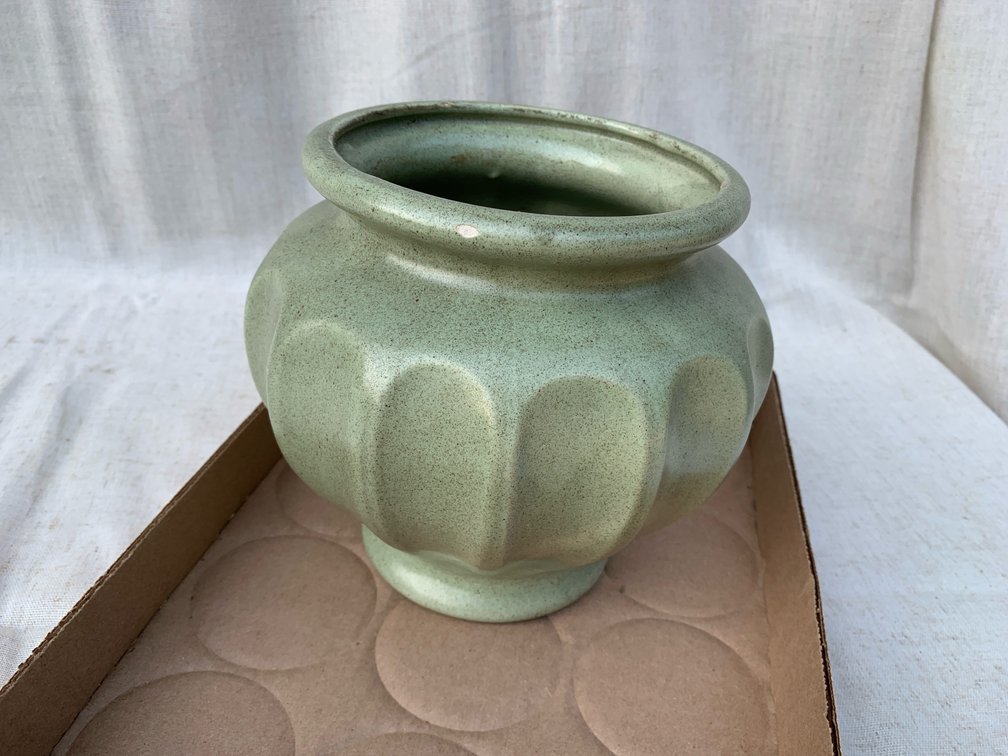 Vintage Haeger Vase 7” Tall
