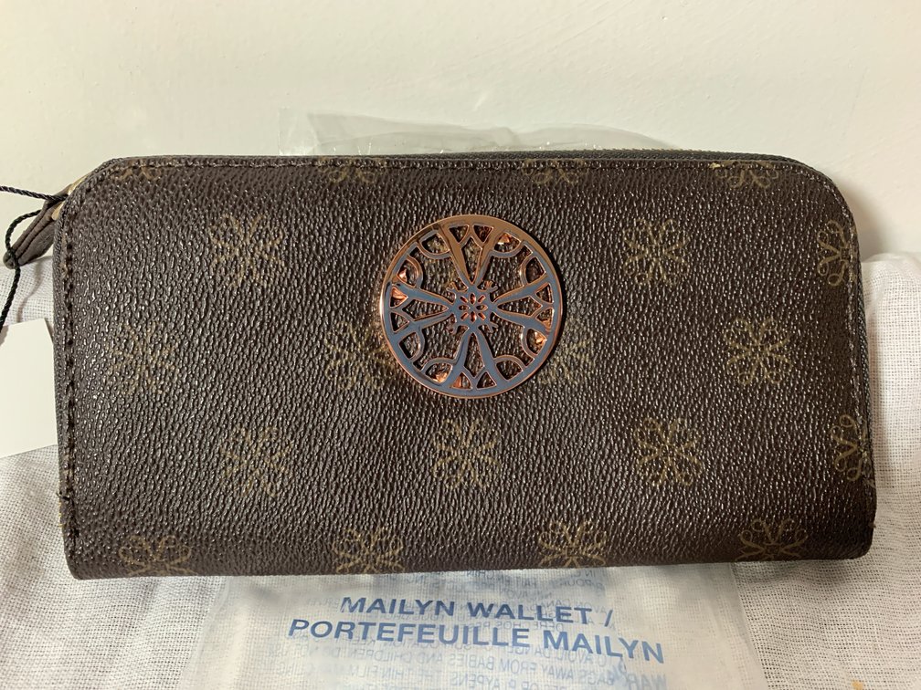 Avon New Marilyn Wallet