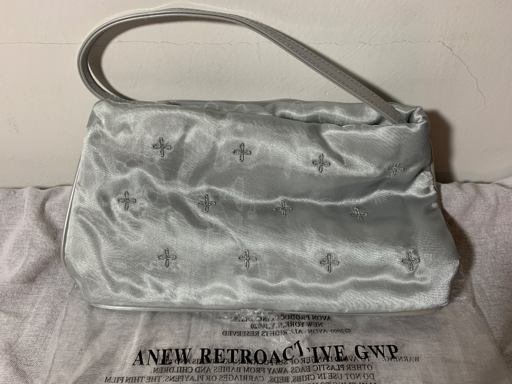 Avon New Retroactive Clutch
