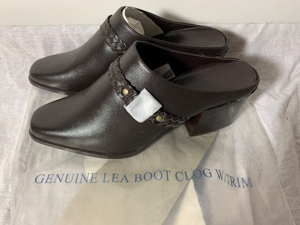 Size 6 Lea Boot Clogs