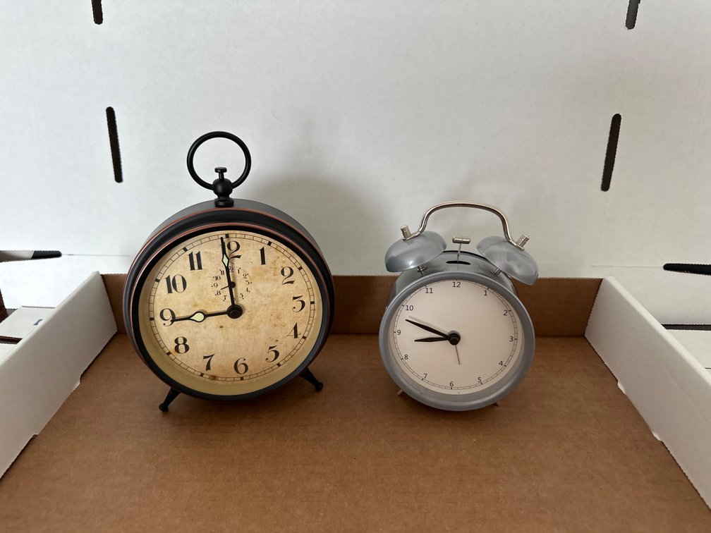 Battery Operated Desk Clocks