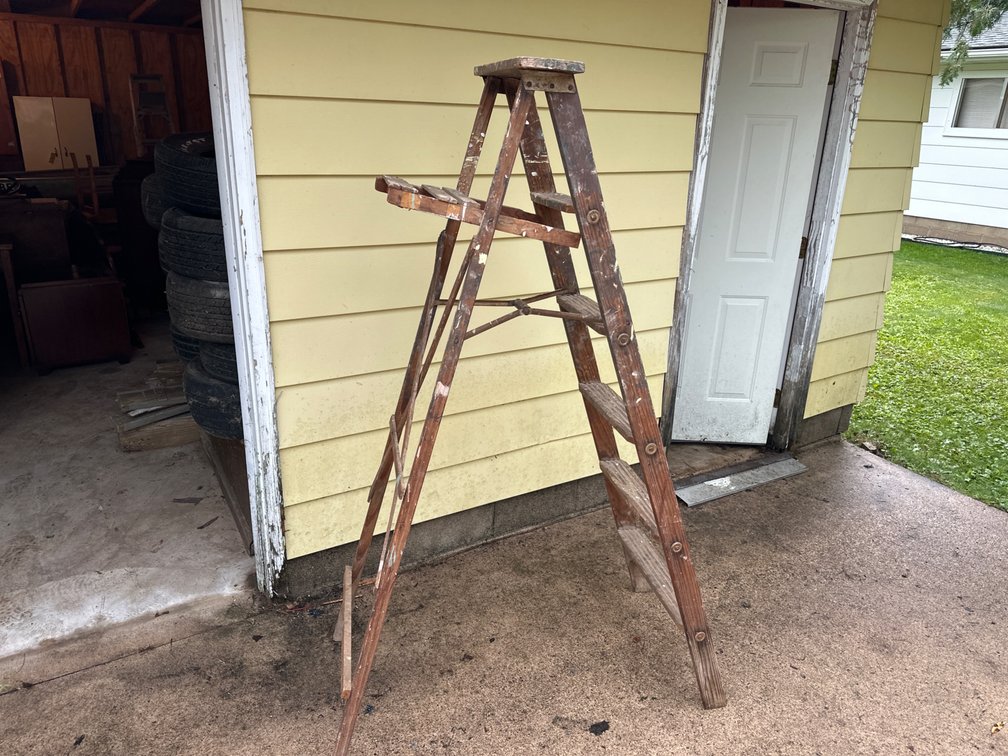 6’ Wood Step Ladder