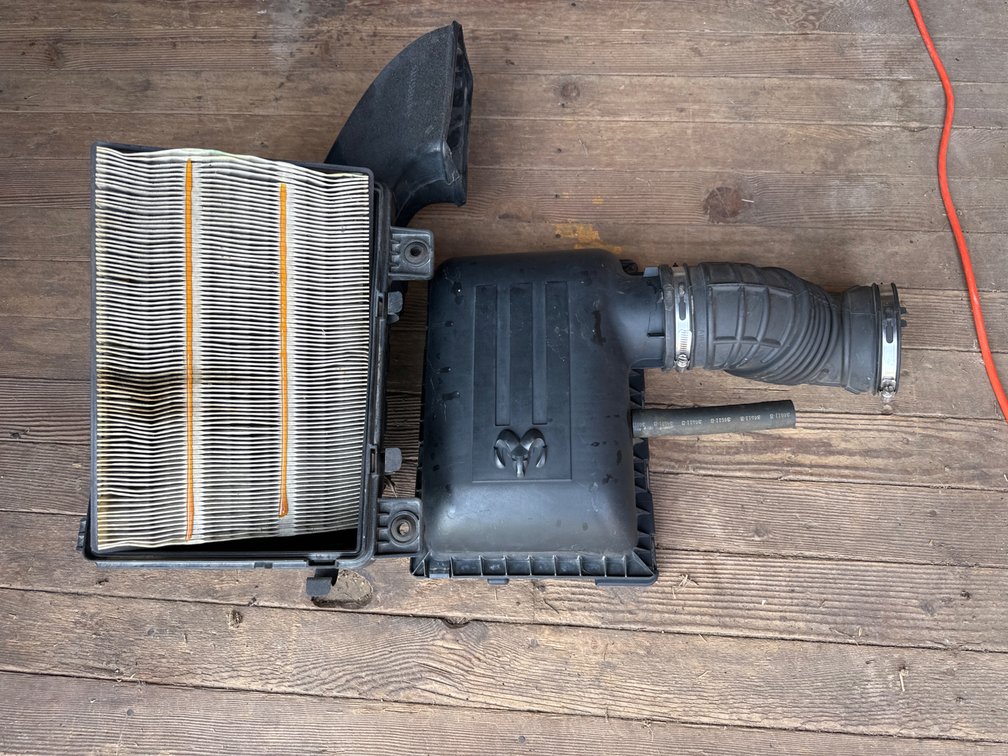 Stock  Air Intake 2004 Dodge Ram 2500 5.7 Litre