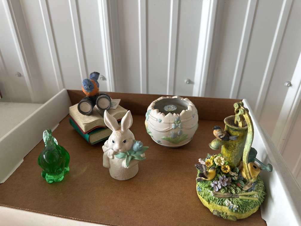 Figurines