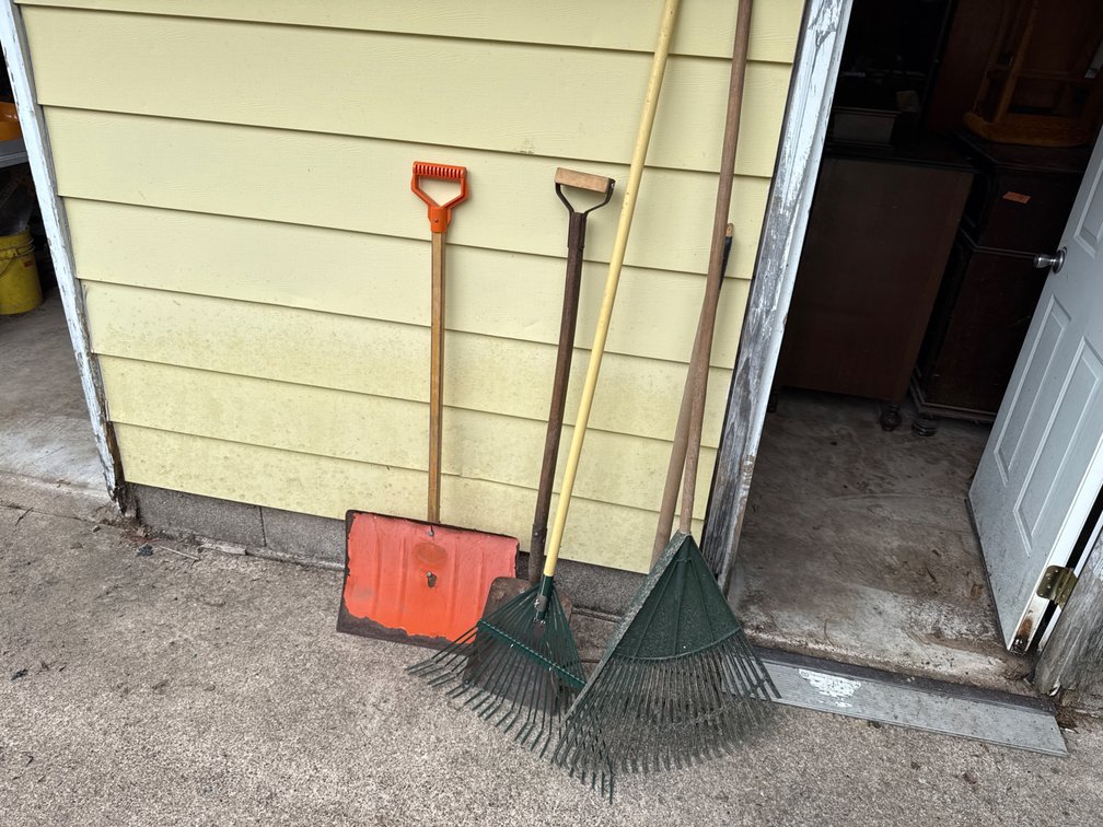 Rakes, Shovels