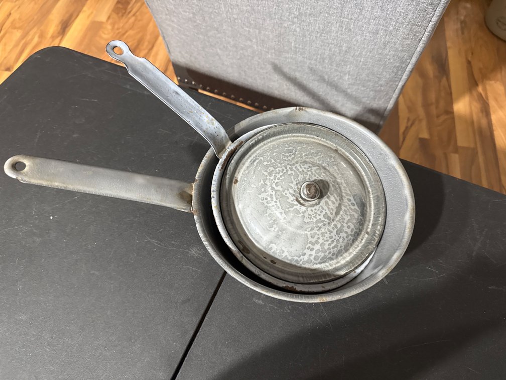 Gray Graniteware Pans, 1 Cover
