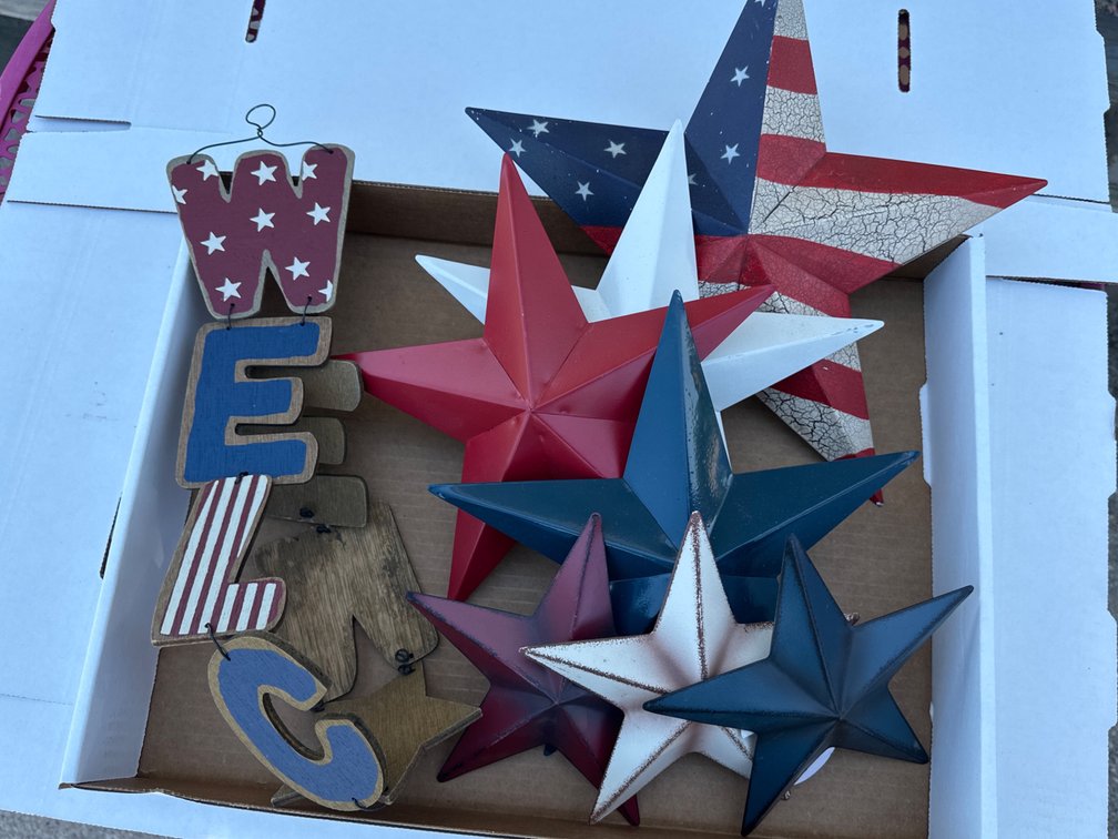 Metal Stars, Wood Welcome