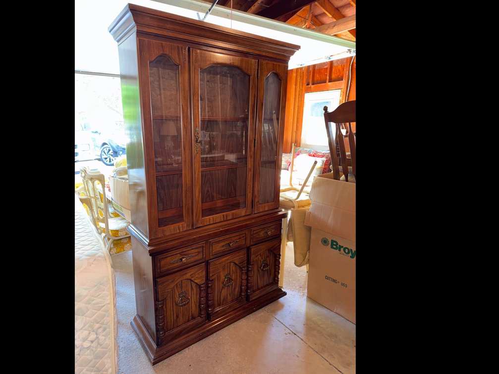 Lenoir House 2 Piece Lighted Hutch