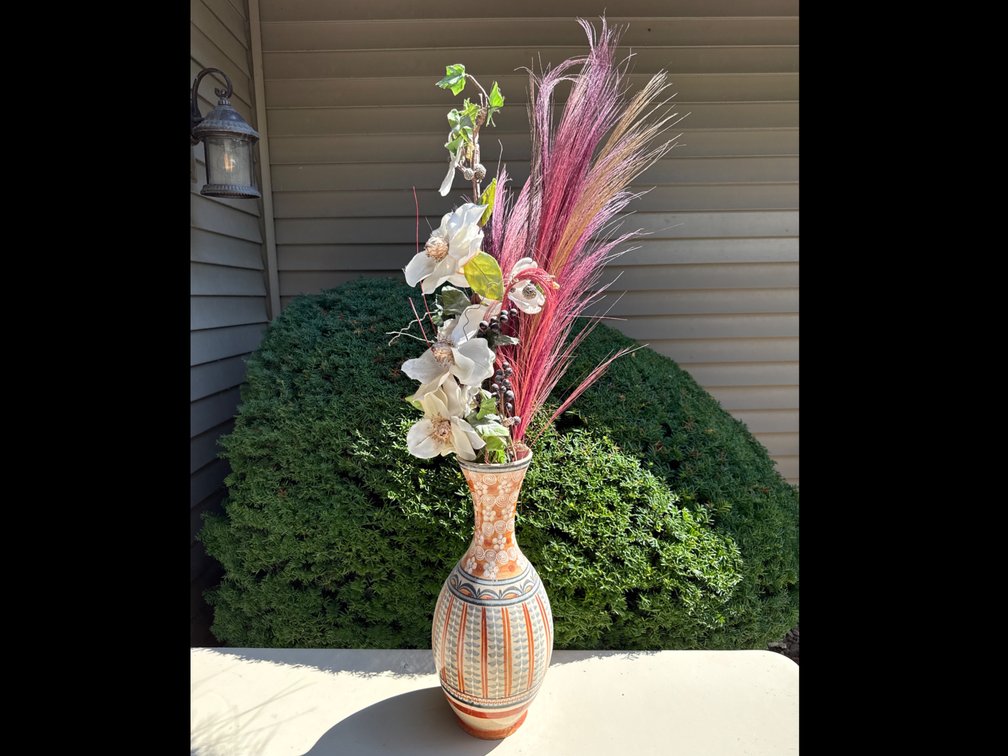 Pottery Vase with Folaige