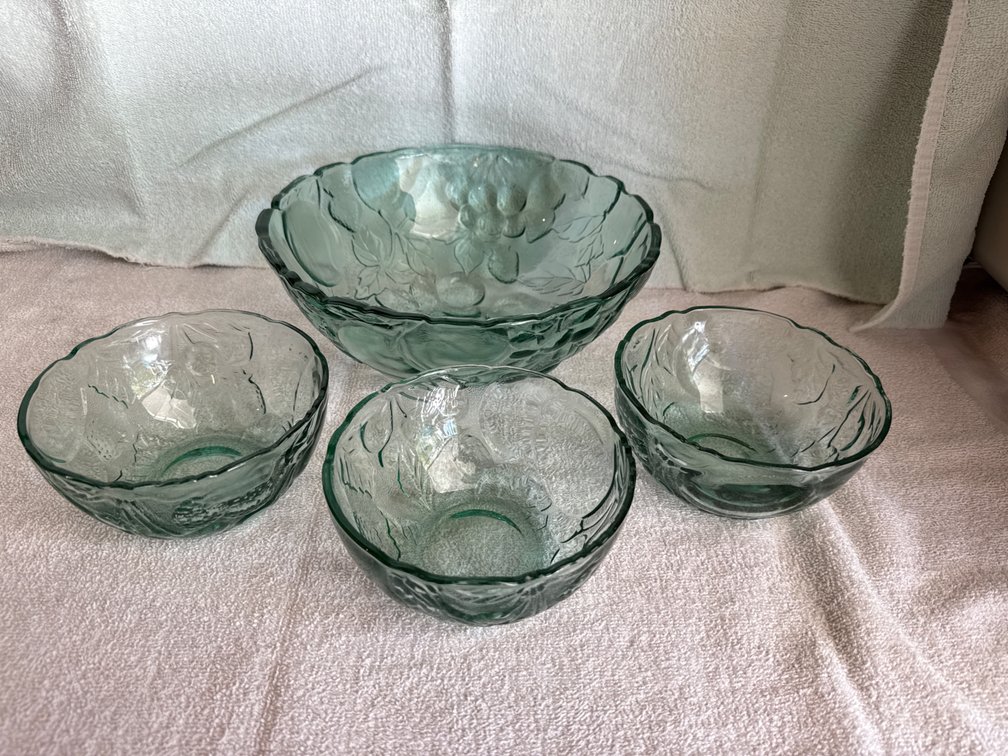 Libby Orchard Glass Serving Bowl with 3 Smaller Bowls