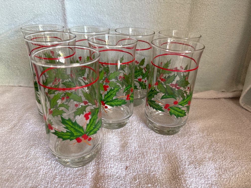 Holly Berry Drinking Glasses
