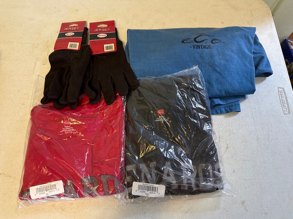 Two 2xl T Shirts, OCC XL, Gloves