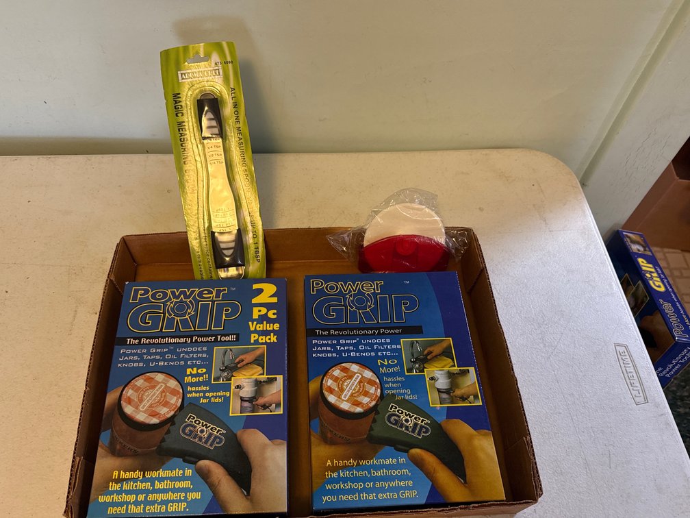 Measuring Spoon, Power Grippers, Pizza Cutter