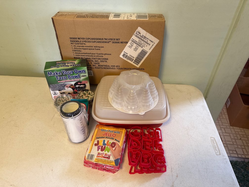 Jello Molds, Cupcake Pan and Baking Cups, Taco Bowl,Tupperware